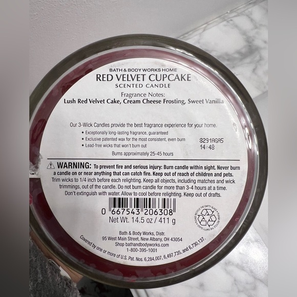Bath & Body Works 3-Wick Res Velvet Candle - Picture 2 of 4